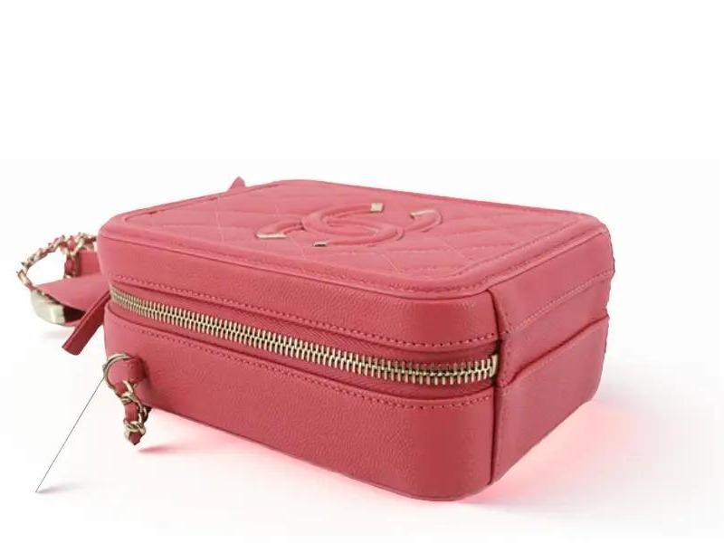 Pre-Owned Chanel CC Filigree Pink Caviar Leather Vanity Case Crossbody