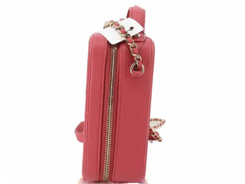 Pre-Owned Chanel CC Filigree Pink Caviar Leather Vanity Case Crossbody