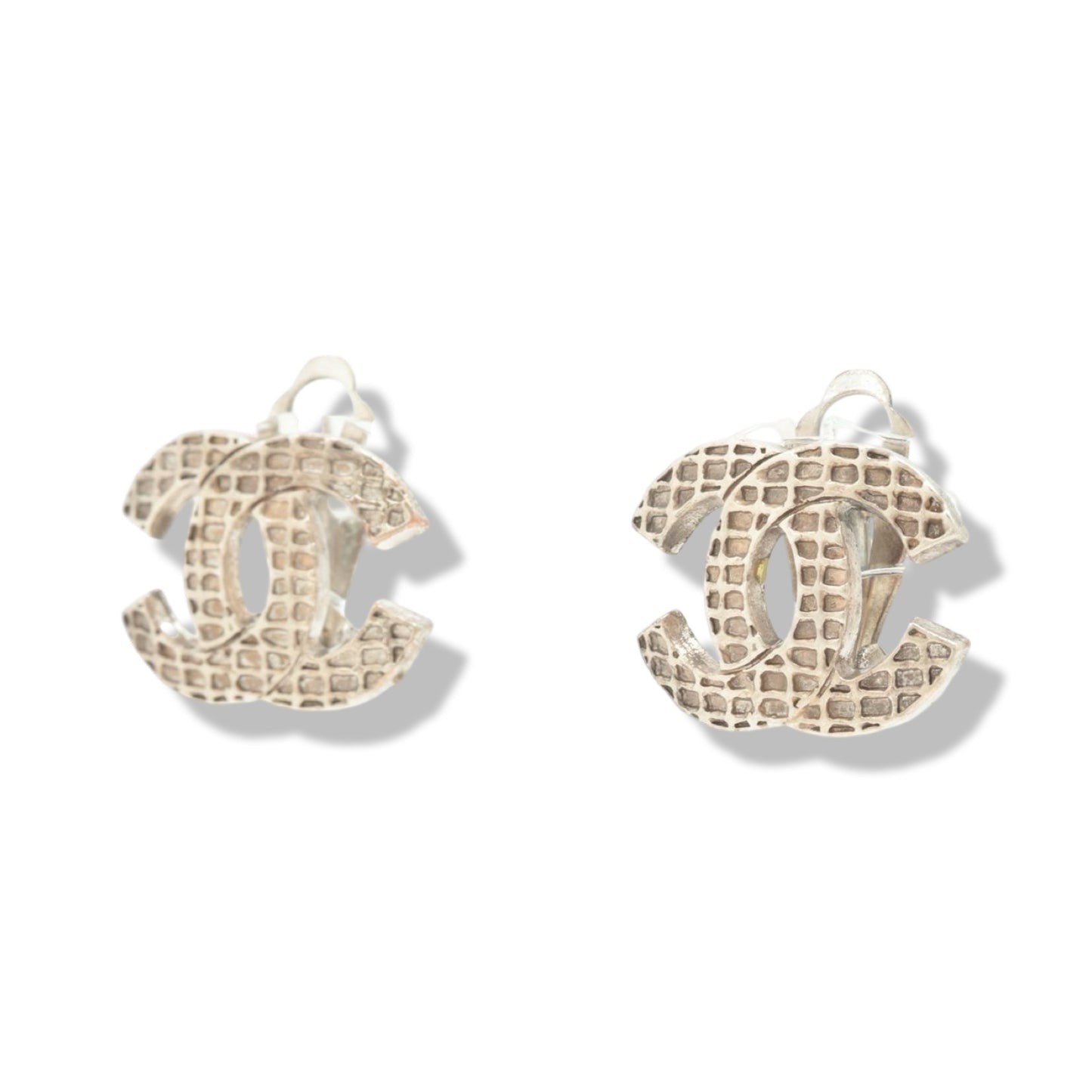 Pre-Owned Chanel CC Mark Clip On Earrings