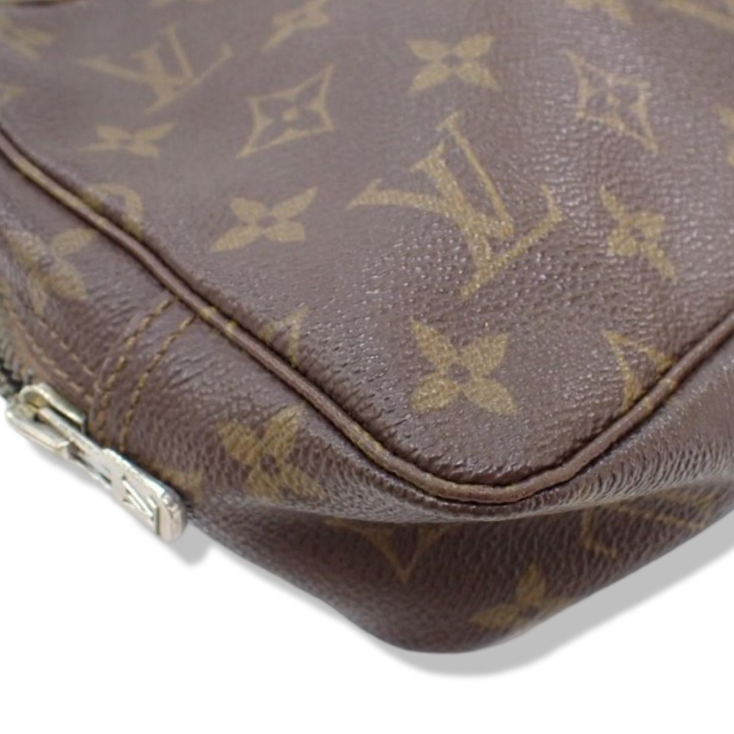 Pre-Owned Louis Vuitton Trouse Toilette 23 Monogram Canvas Toiletry Bag - LV2088