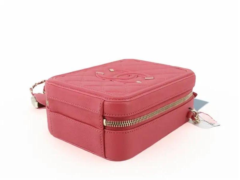 Pre-Owned Chanel CC Filigree Pink Caviar Leather Vanity Case Crossbody