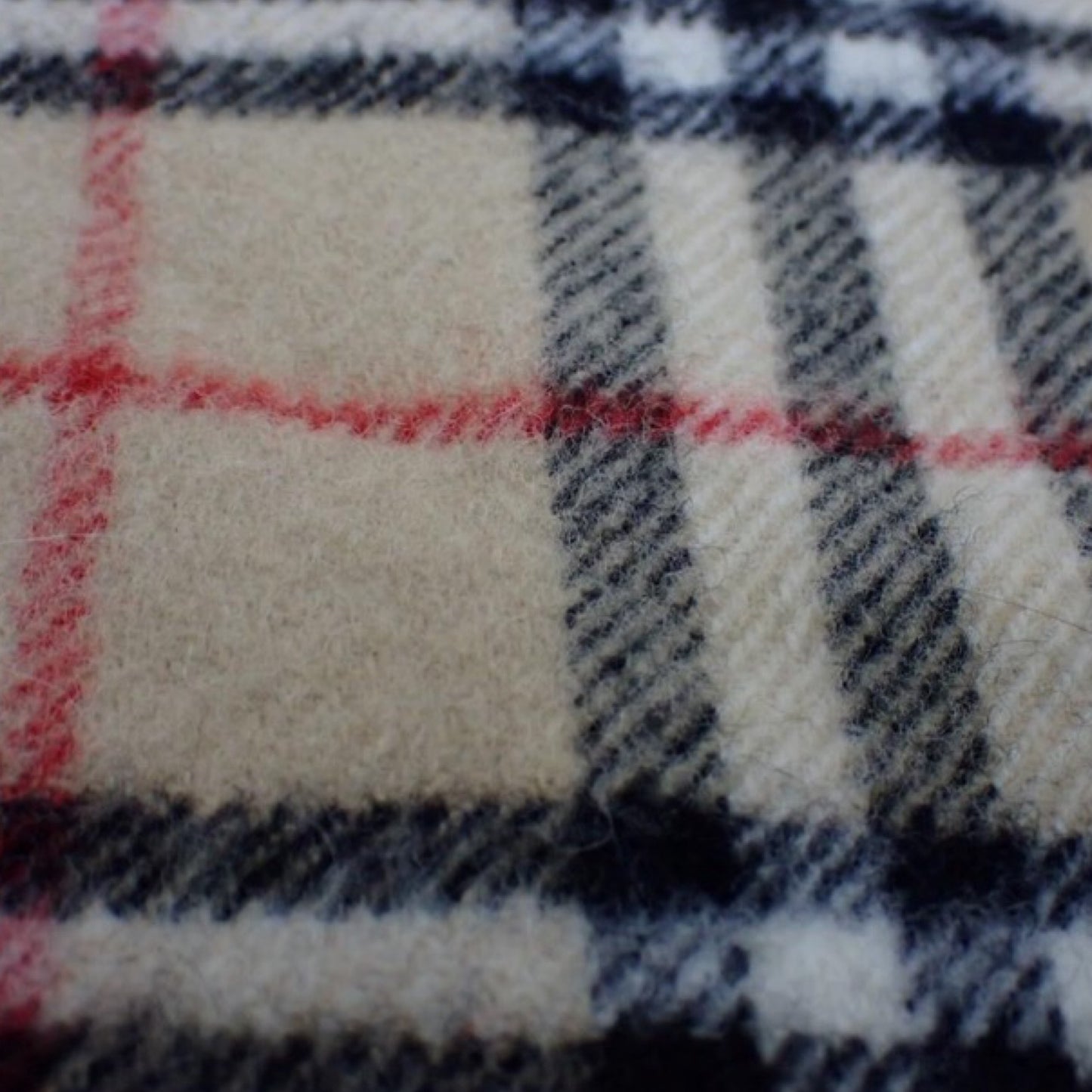 Pre-Owned Burberry House Check Classic Lambswool Scarf - BB1082