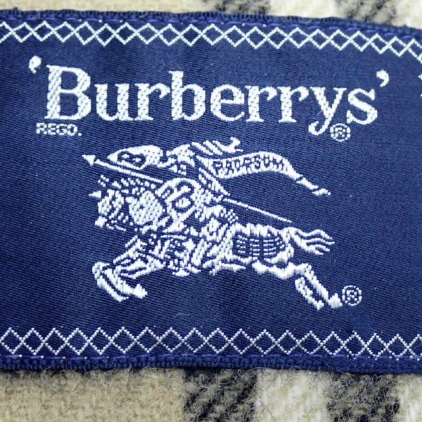 Pre-Owned Burberry House Check Classic Wool Scarf - BB1083