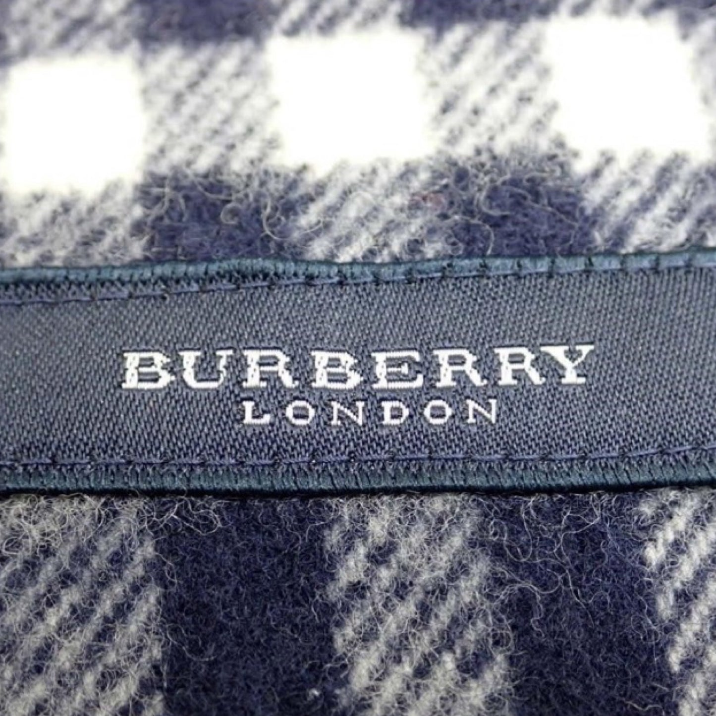 Pre-Owned Burberry Navy Blue House Check Classic Wool Scarf - BB1080