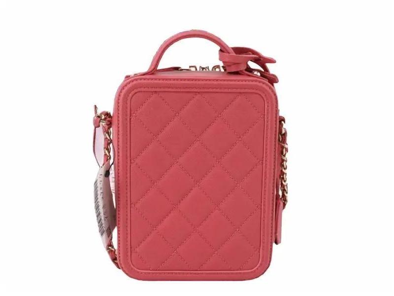 Pre-Owned Chanel CC Filigree Pink Caviar Leather Vanity Case Crossbody