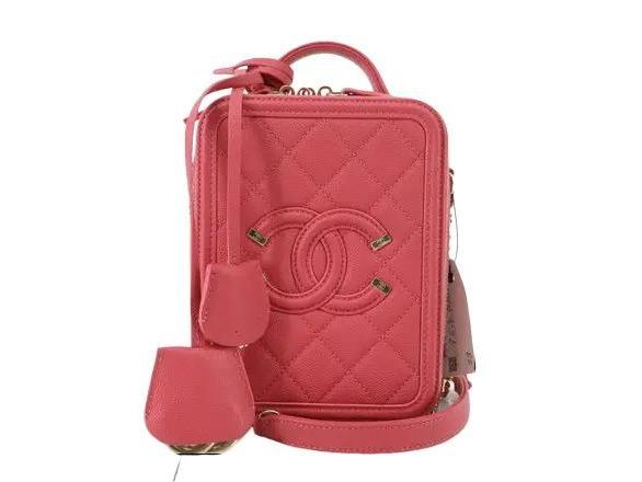 Pre-Owned Chanel CC Filigree Pink Caviar Leather Vanity Case Crossbody